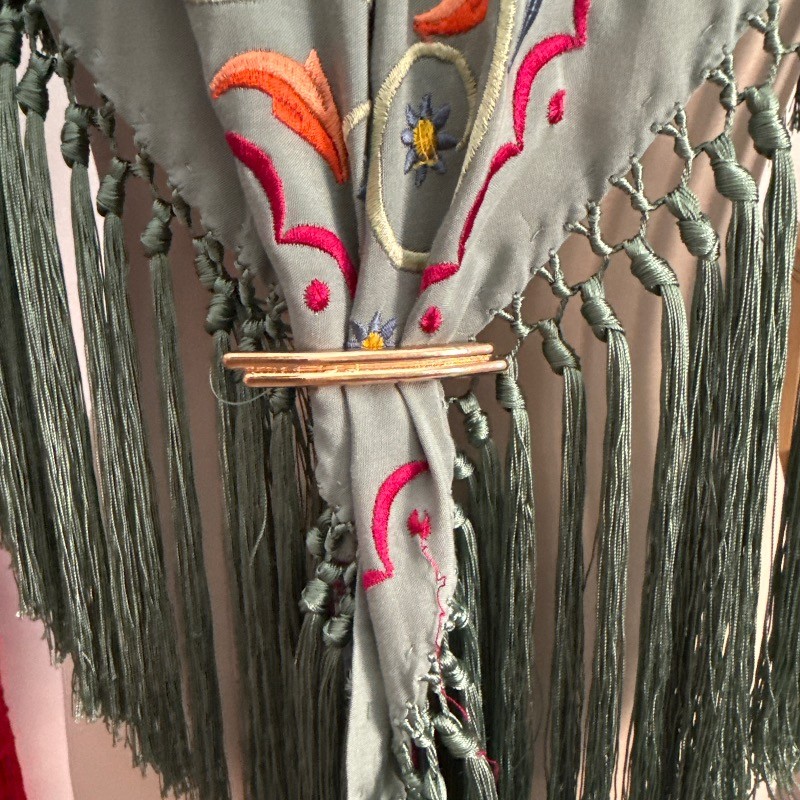 Broche mantoncillo